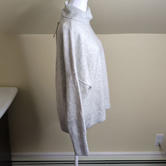 Vince Camuto XL Light Gray Silver Long Dolman Sleeve Turtle Neck Sweater, NEW - Picture 4 of 12